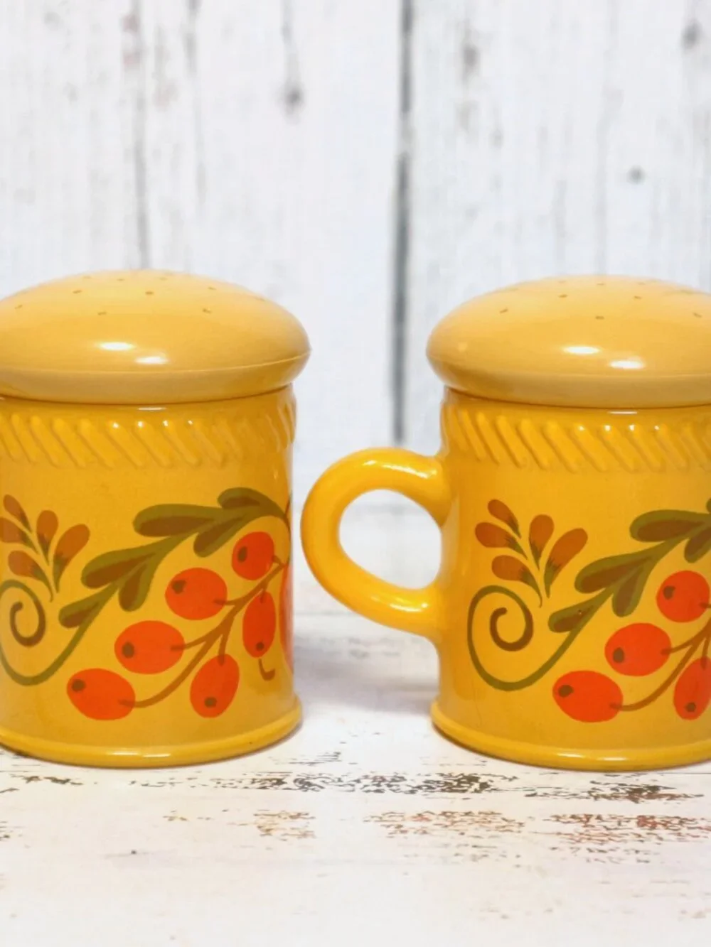 Vintage Avon Pennsylvania Dutch Powder Sifter Set Yellow Glass Jar with Handle